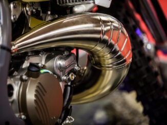 2-Stroke vs. 4-Stroke Dirt Bikes: Unraveling the Performance Battle.